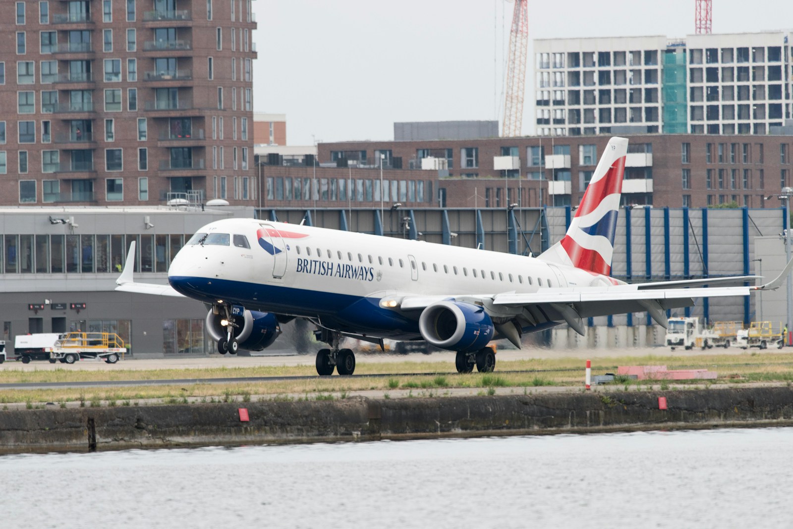 London Airports: Public Transport into the city