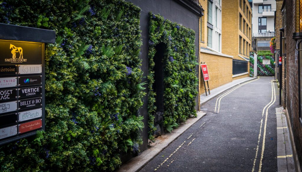 Alleyway leading to Smiths Court