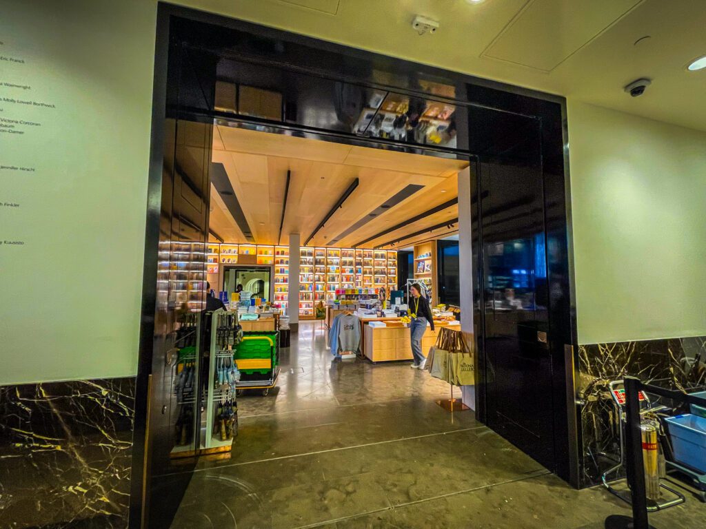 The entry way into the shop at The National Gallery.