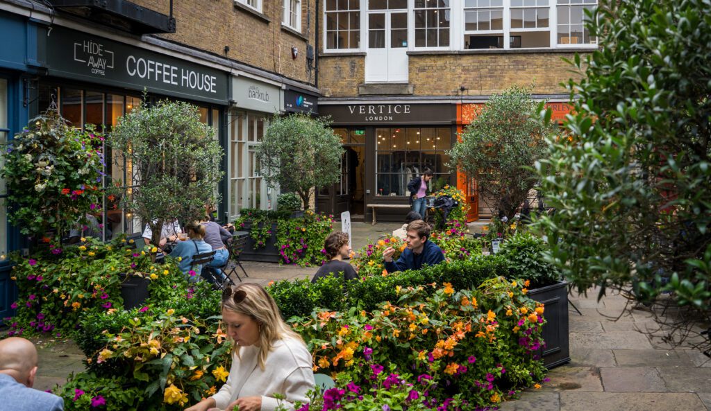 Smith's Court with shops and a courtyard
