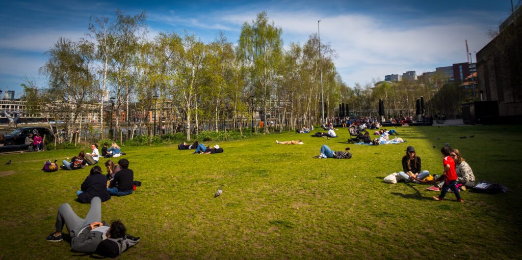 Park outside the Tate Modern