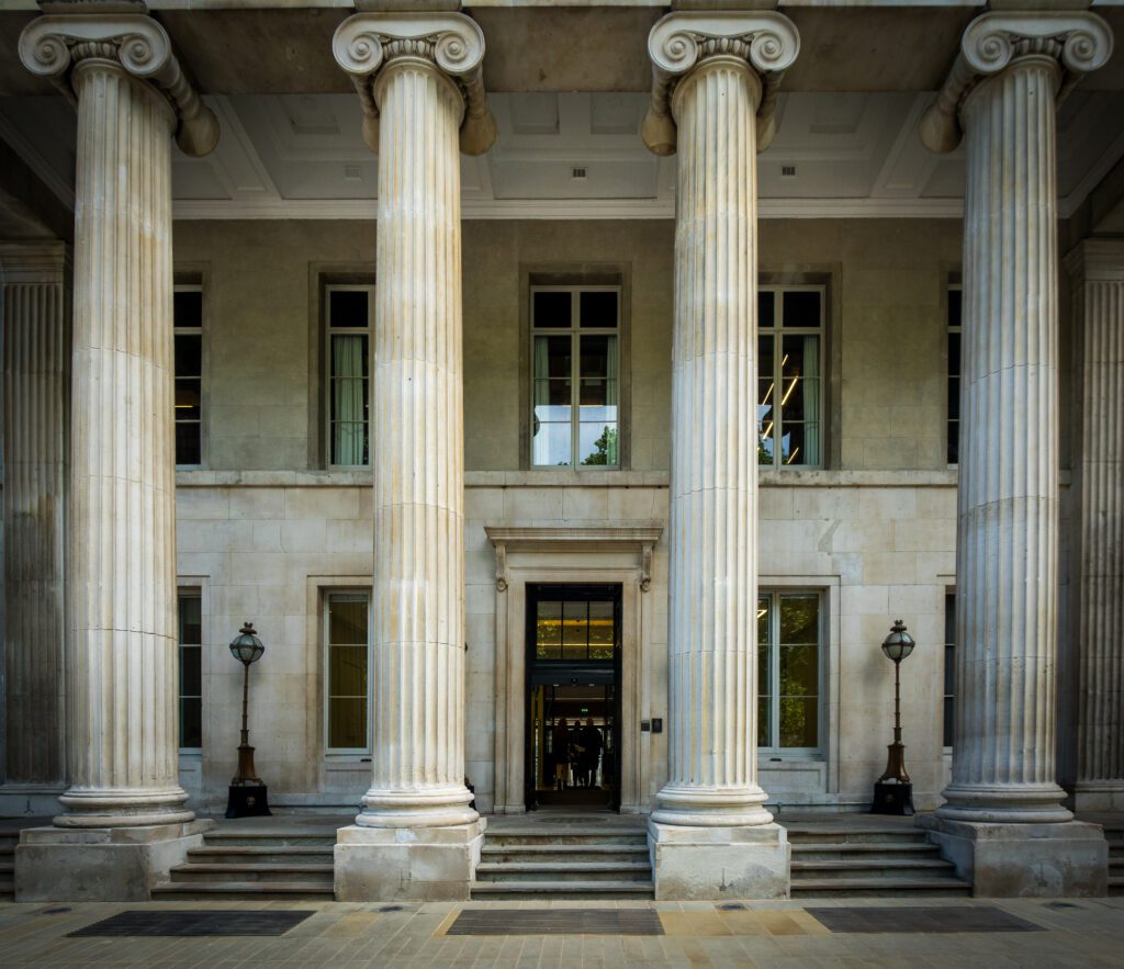 Building with columns outside, home to the Hunterian Museum