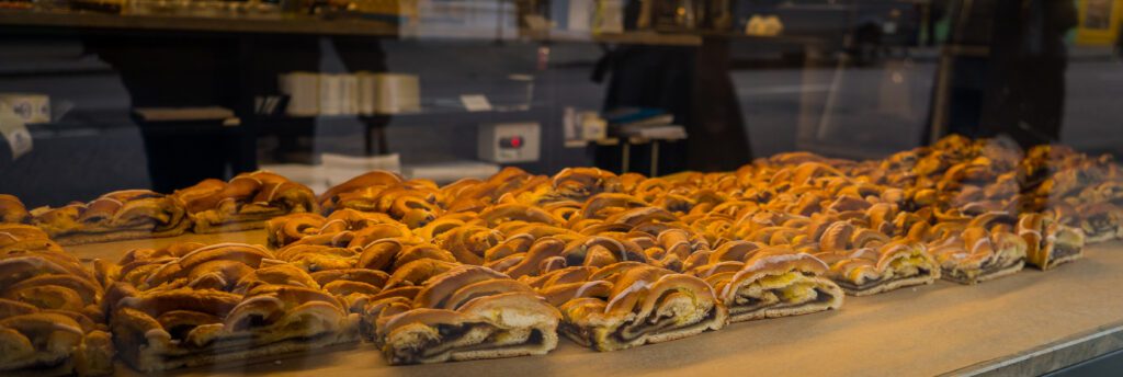 Lots of Cinnamon Social Slice pastries at Ole and Steen Bakery