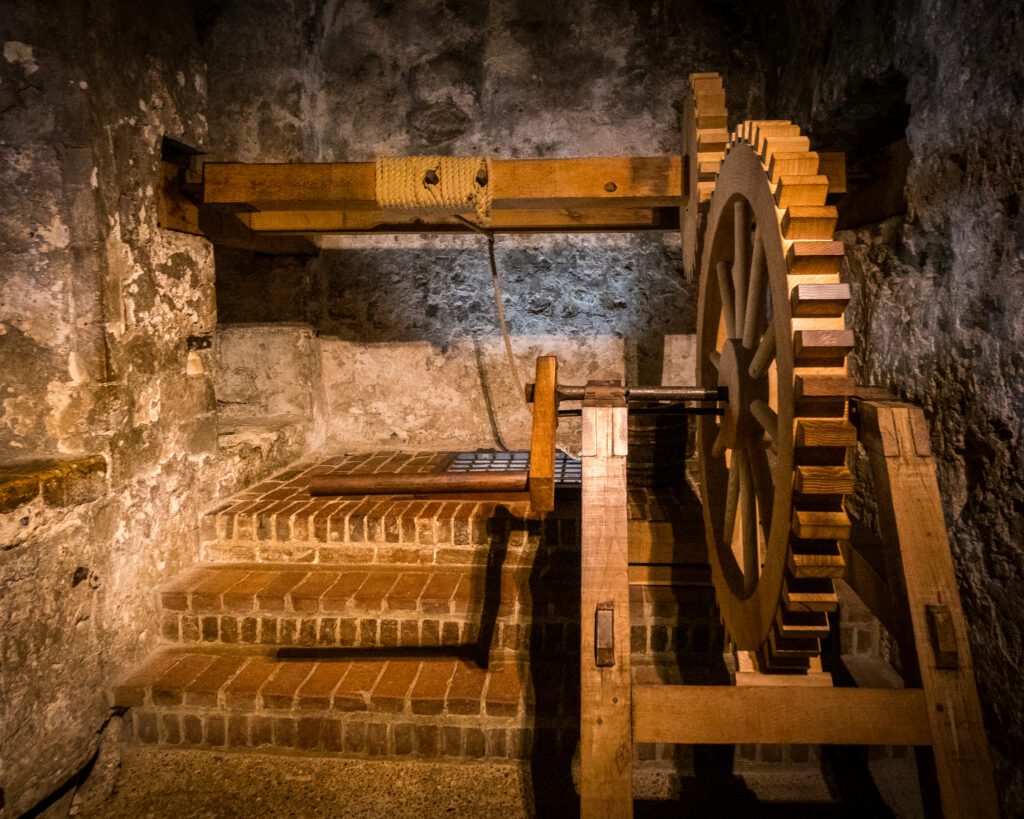 The wooden wheeled mechanism to winch water from the well