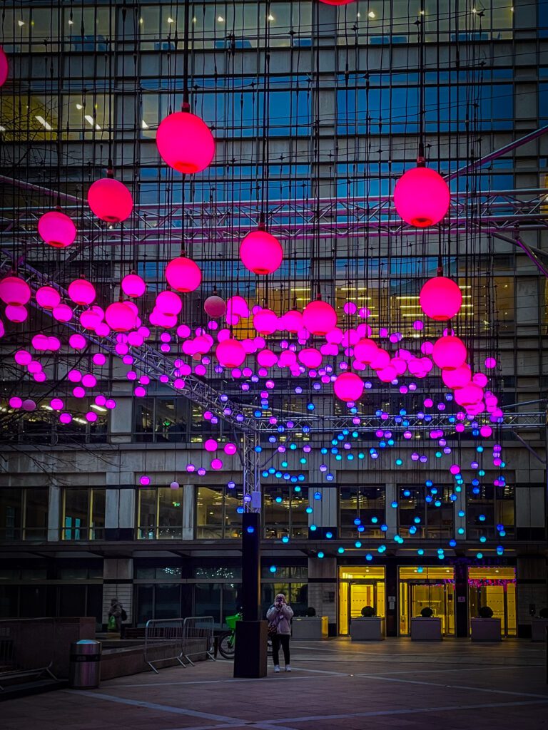 Floating lights that change colour at Canary Wharf