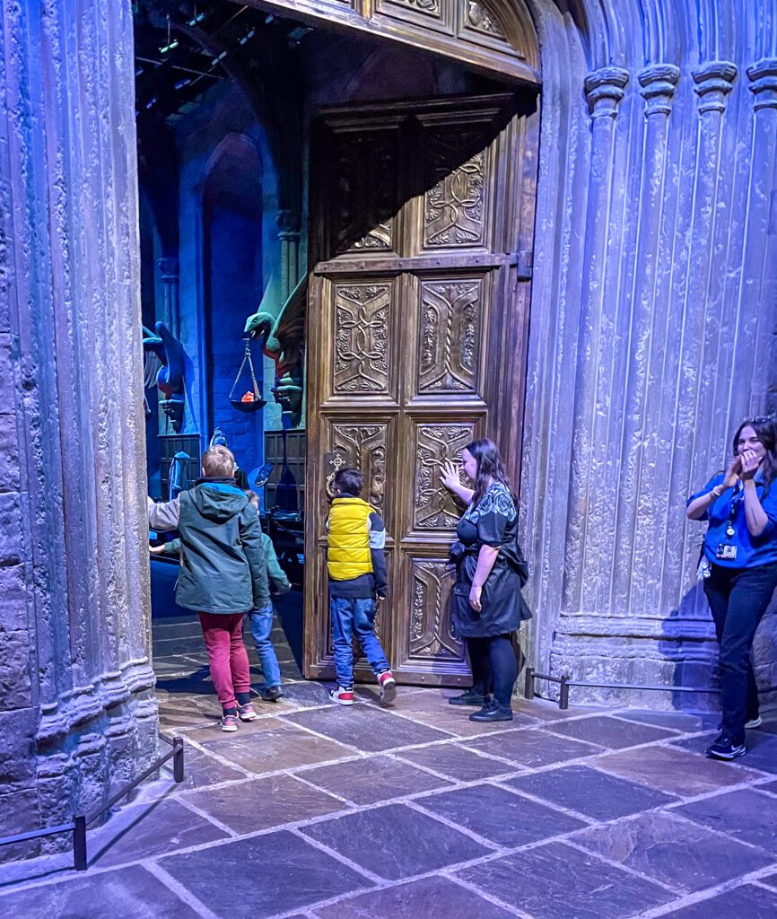 Children opening the doors to the Great Hall at Hogwarts