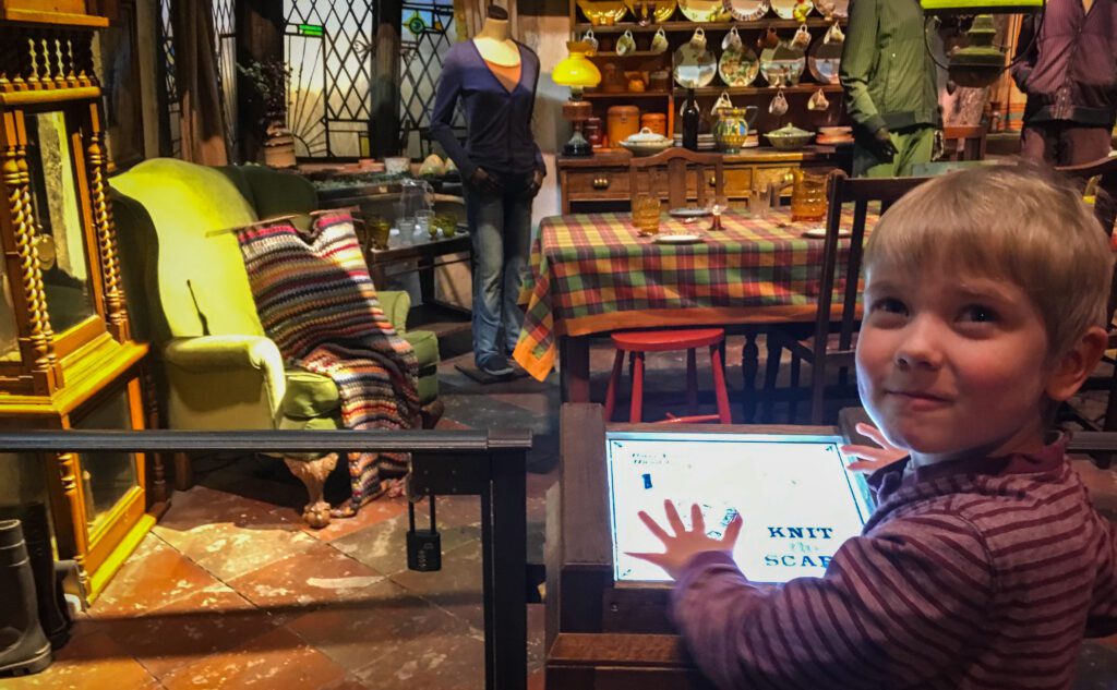 Interactive displays at the Harry Potter Tour. Making the needles knit by themselves